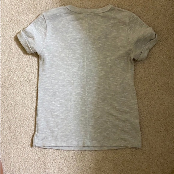 Airy and breathable shirt with neutral colors - Picture 2 of 2